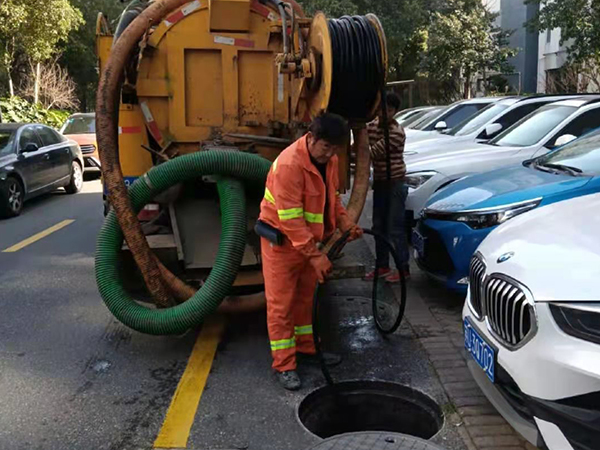 凌河排污管道清淤