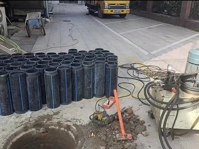 凌河PE置换管厂家 DN315置换管 非开挖管短管置换