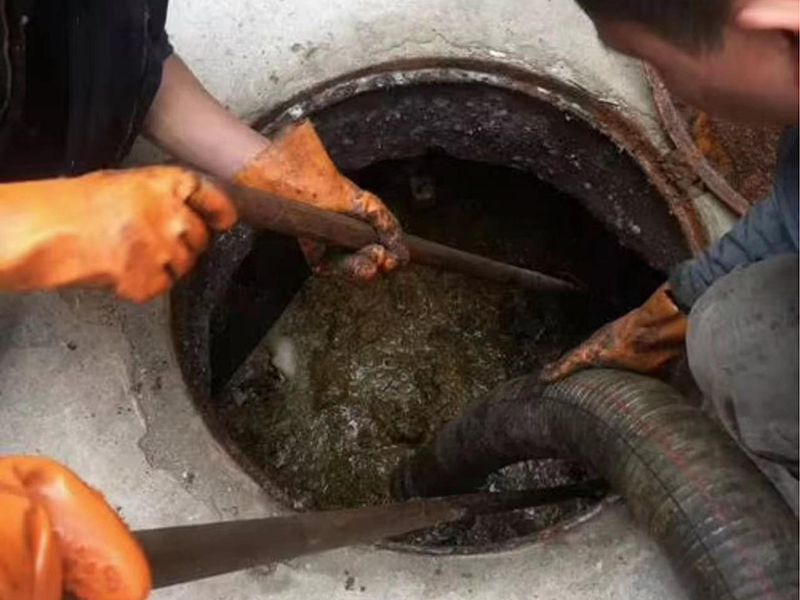 凌河清理化粪池时如何避免沼气的危害?